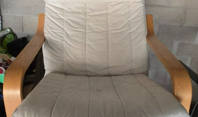 Mobilier fauteuil de relaxation couleur écru, Ikea, bon état général