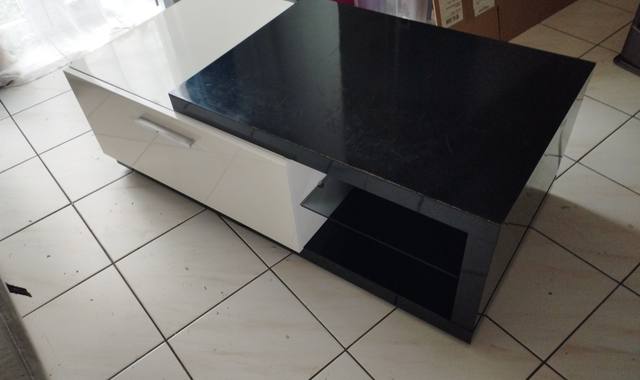 Mobilier TABLE BASSE A VENIR CHERCHER avant le 13 novembre 2025