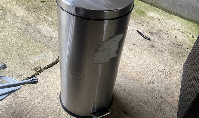 Mobilier poubelle 30L bon etat