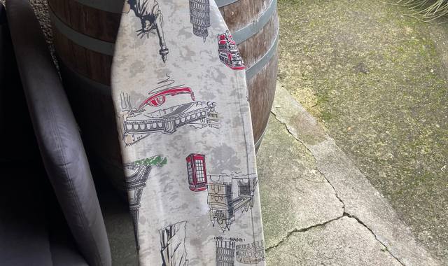 Mobilier table à repasser