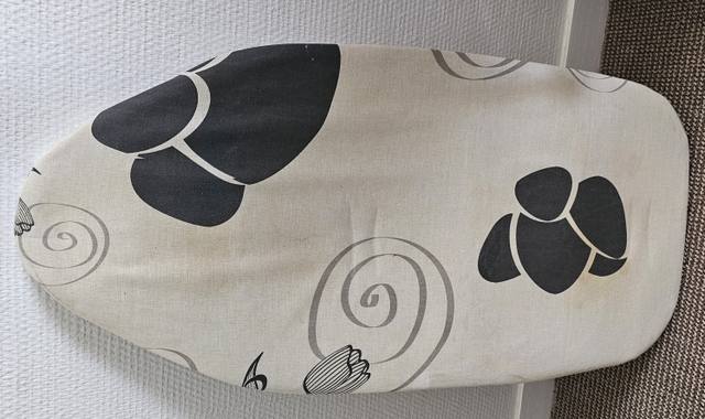 Mobilier table de repassage petite pour un studio