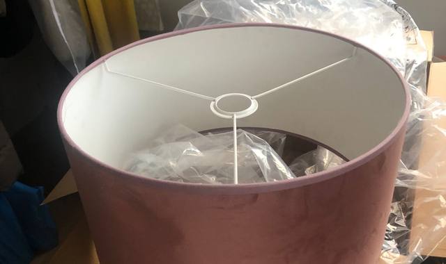 Mobilier abat jour corculaire rose en tisus