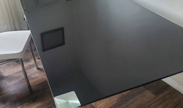 Mobilier table en verre fumé