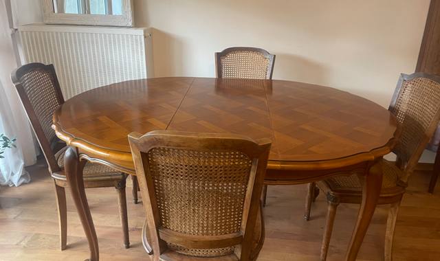 Mobilier table chaises et chevet