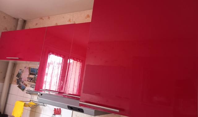 Mobilier meuble laqués rouges cuisine bonne etat