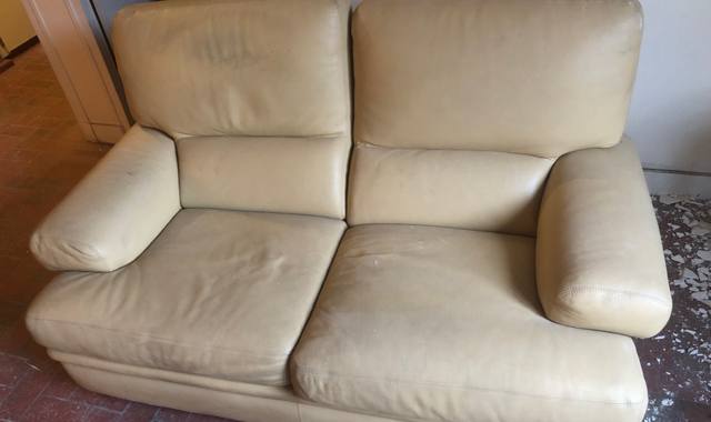 Mobilier canapé cuir à donner