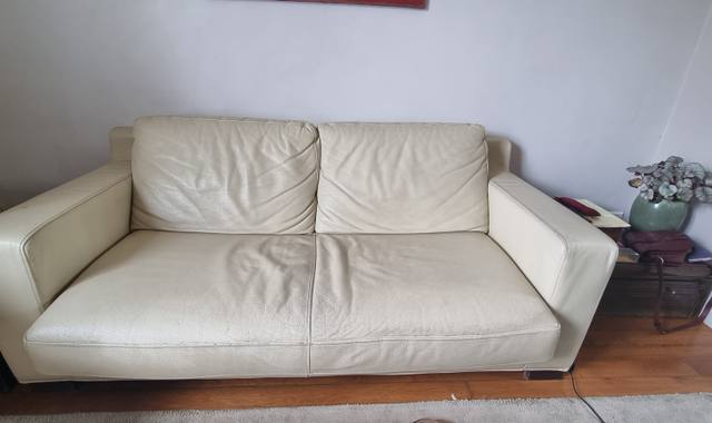 Mobilier canapé en cuir beige convertible