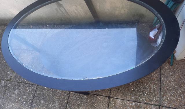 Mobilier table ovale