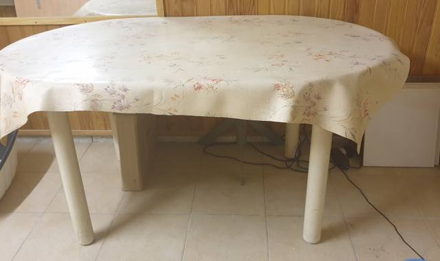 Mobilier table