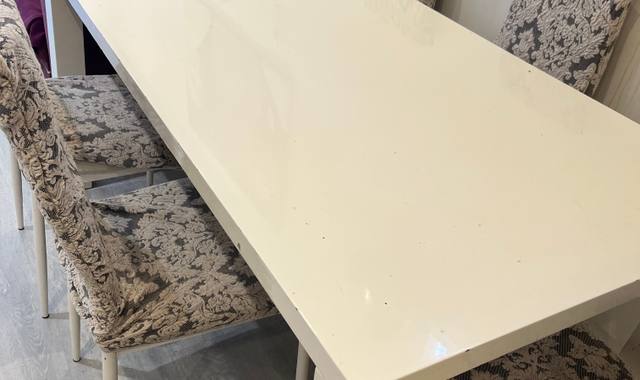 Mobilier table 8 places pour dépanner avec les 6 chaises