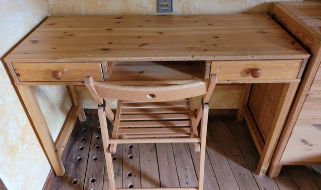 Mobilier bureau enfant en bois clair