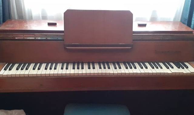 Musique, CD, Vinyle bonjour, donne piano droit Studium Klein