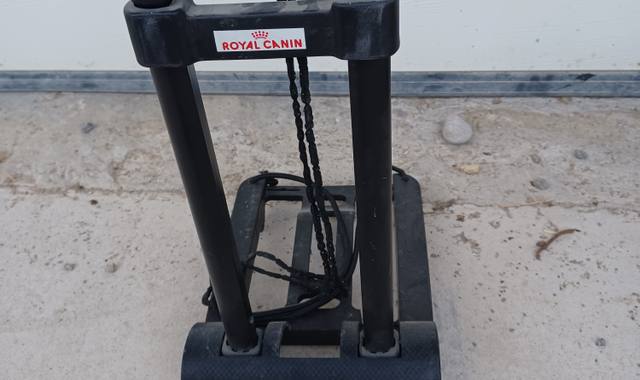 Outillage petit diable pour sac de croquettes