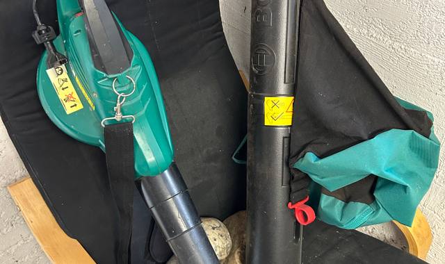 Outillage soufleur de feuilles electrique (secteur) BOSCH avec sac aspirateur