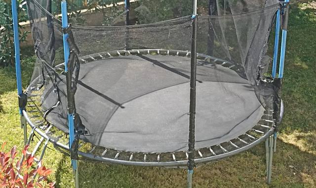 Sport trampoline 3F 305cm à remettre en état