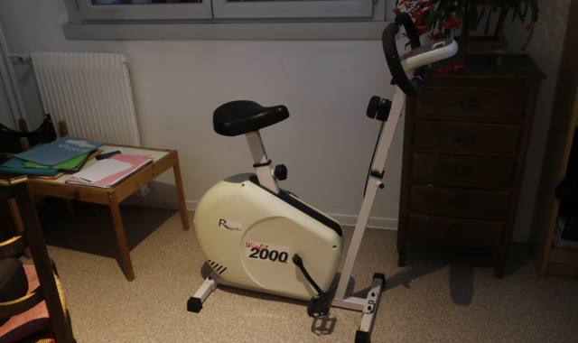 Sport un vieux vélo d'appartement