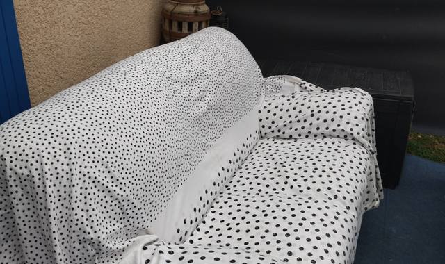 Sport canapé relax  blanc et en cuir  blanc abîmé