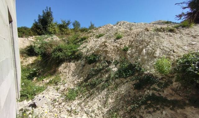 Terre et gravats 300m3 de terre argileuse