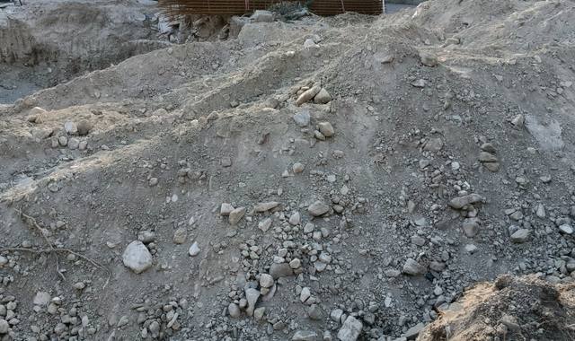 Terre et gravats de terre d'alluvions de très bonne qualité !