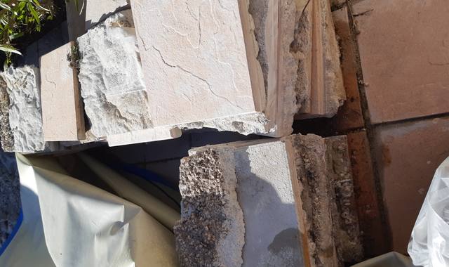 Terre et gravats gravats -dalle de piscine