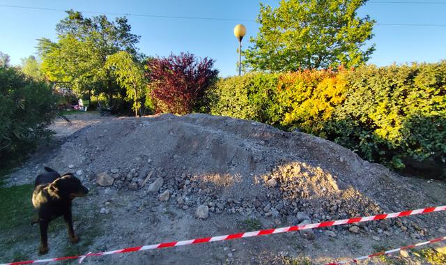 Terre et gravats urgent donne terre extraire de fouilles de fondations