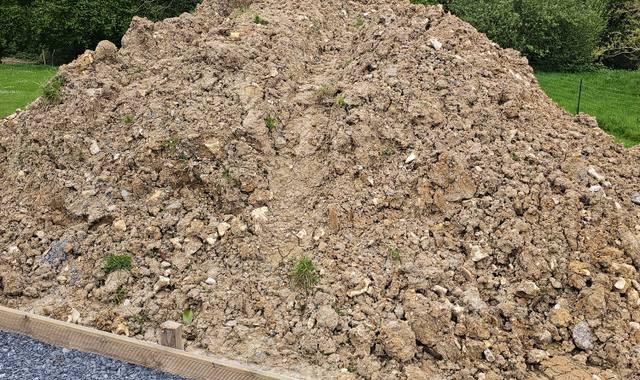 Terre et gravats 150m3 de terre de remblais