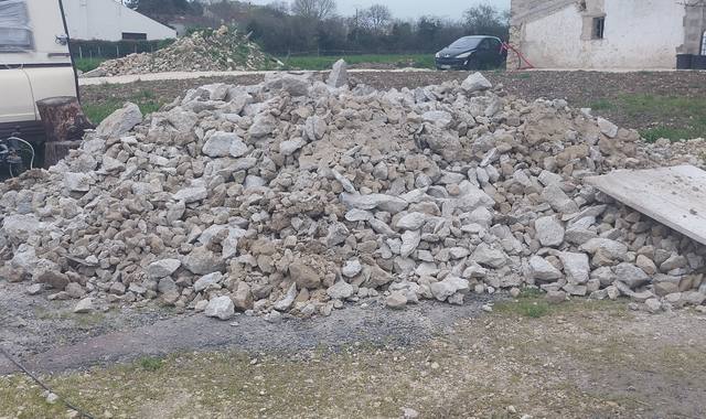 Terre et gravats donne