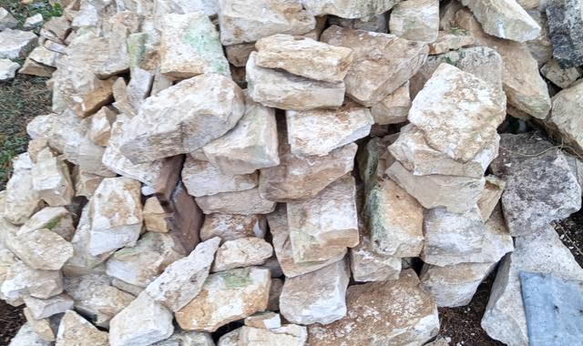 Terre et gravats pierres