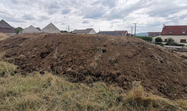 Terre et gravats 100 m3 terres végétales