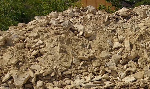Terre et gravats Pierre de remblai