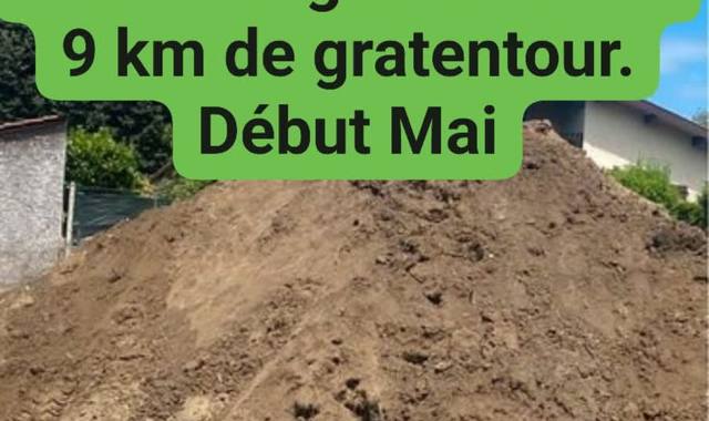 Terre et gravats 5 camions de terre végétale
