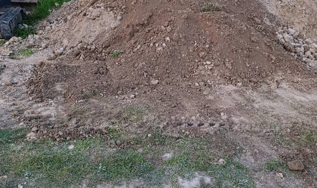 Terre et gravats À donner : Terre propre