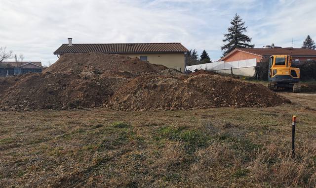 Terre et gravats terre remblais à donner