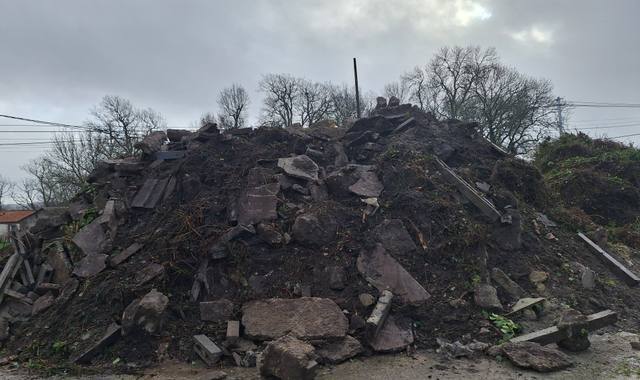 Terre et gravats TAS DE GRAVAS 400m3