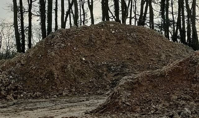 Terre et gravats 🔨 DONNE TERRE GRATUITEMENT – 150 m³ à Saint-Lambert-la-Potherie (49)