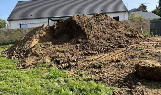 Terre et gravats terre végétale issue d’un terrassement