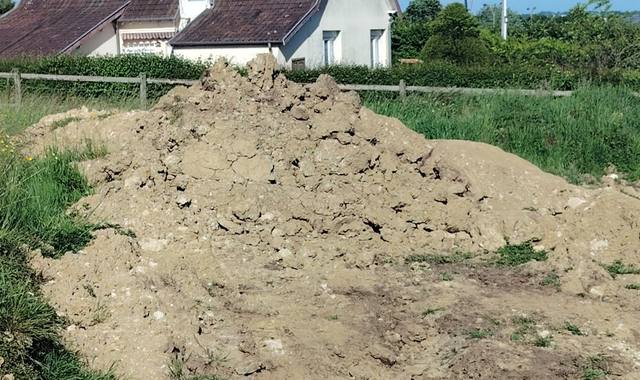 Terre et gravats terre argileuse