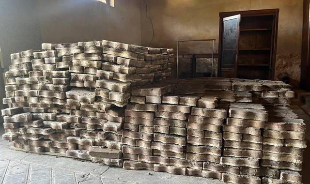 Terre et gravats 35 M2 de pavés auto bloquant