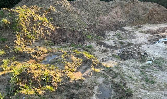 Terre et gravats terre A Donner