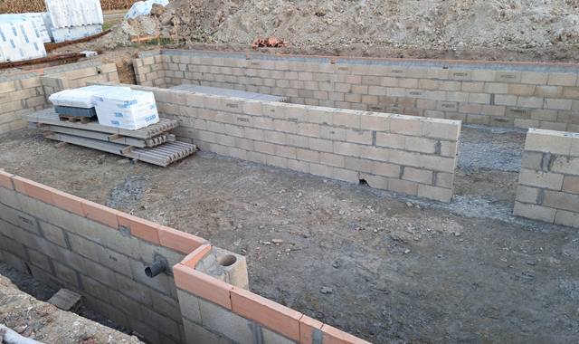 Terre et gravats terre végétale.