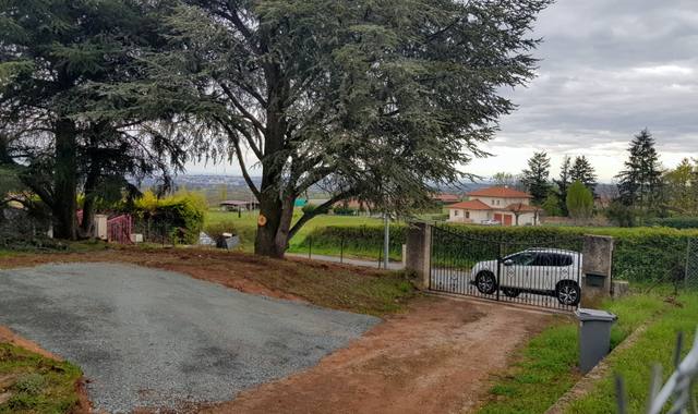 Terre et gravats terre de remblai, conditions de livraison à convenir, environ 420 M3