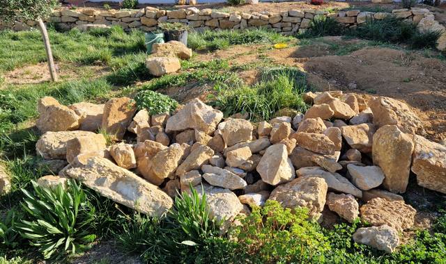 Terre et gravats pierre