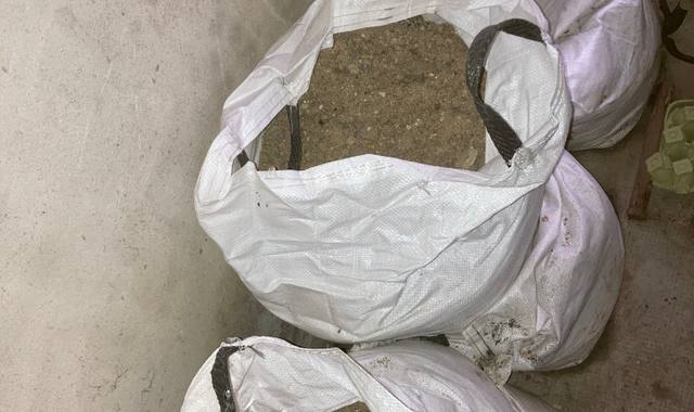 Terre et gravats de la terre à donner