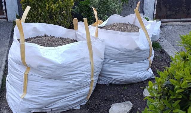 Terre et gravats Terre végétale et de remblais suite à terrassement