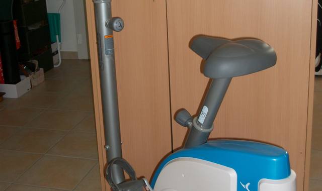 Vélo 1 vélo d'appartement + 1 vélo adulte tout chemin