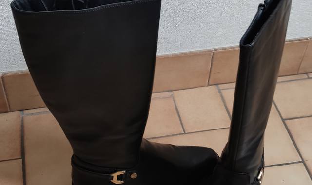 Vêtements paire de botte femme.