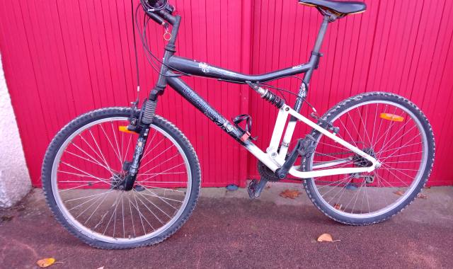 Vélo je donne un vélo VTT adulte