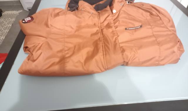 Vêtements doudoune courte couleur cuivre