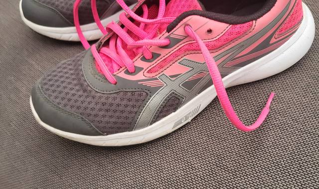 Vêtements baskets asics taille 37