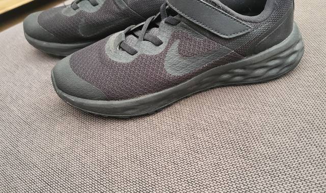 Vêtements baskets NIKE taille 34